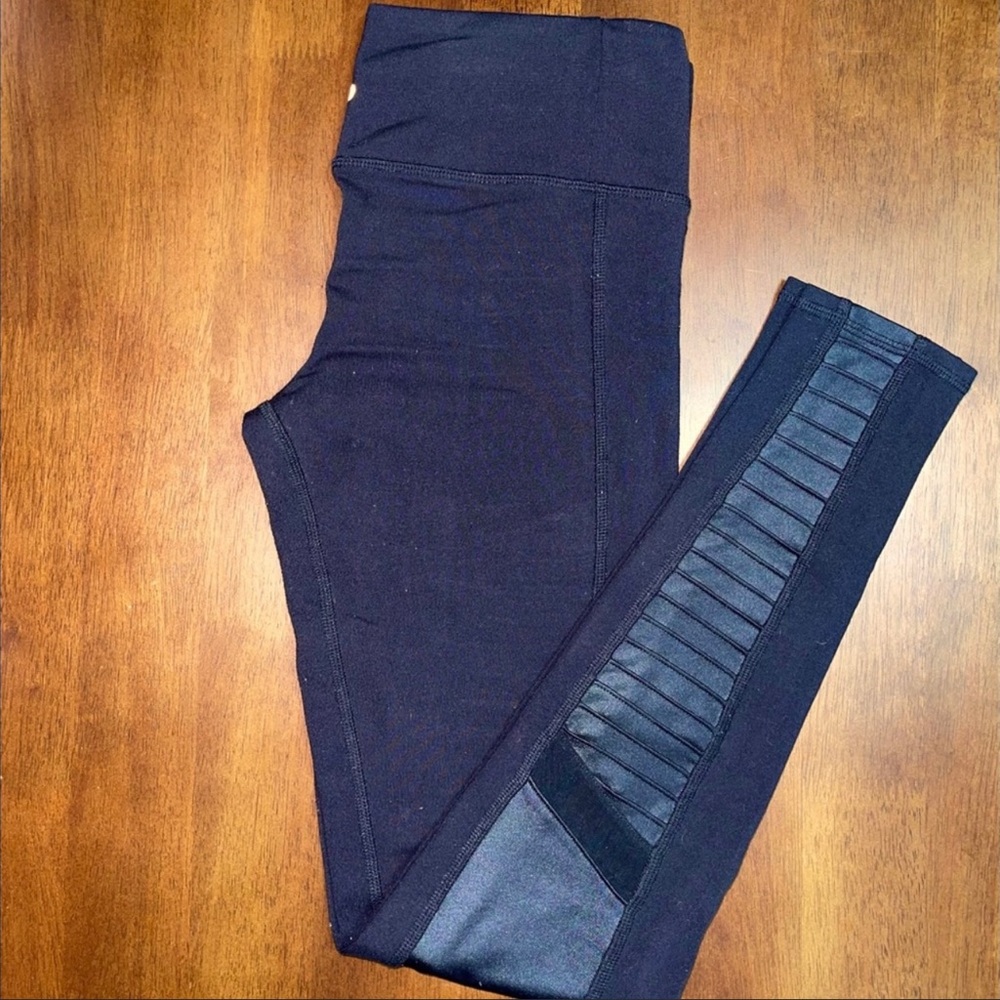 Alo Yoga Moto Leggings